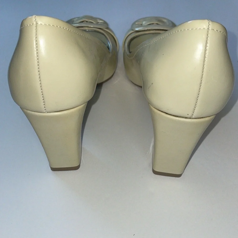 Vintage Nickels cream open toe buckle pumps